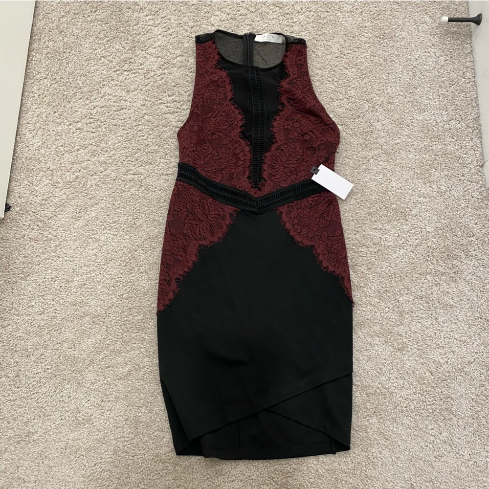 ASTR the label NWTs black and maroon lace cocktail mini dress